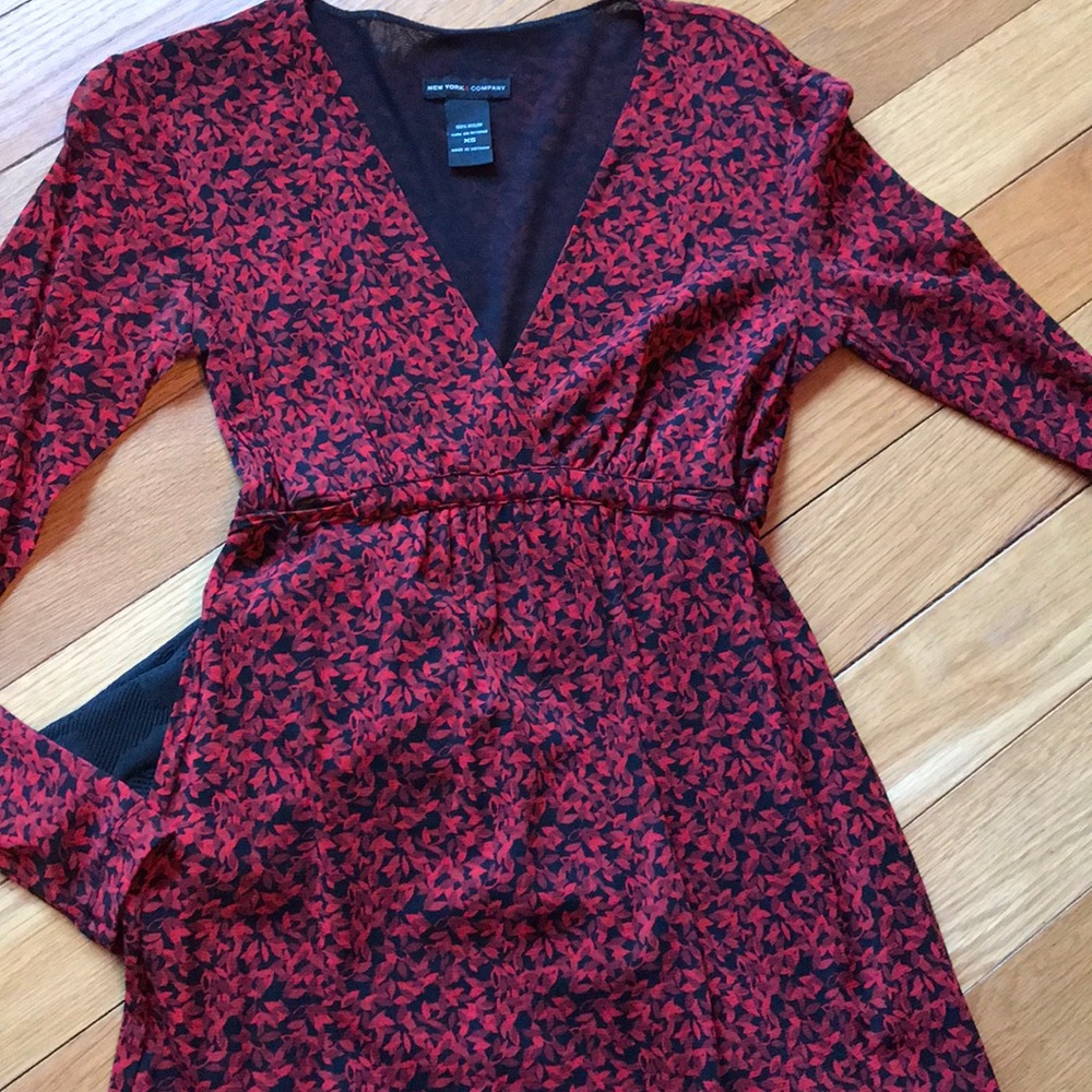 NY & Co red black silky tunic XS